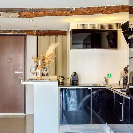 Ross 5- F2, Lumineux, Balcon, Loft, Clim, Vieux-nice