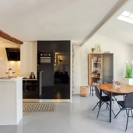 Ross 5- F2, Lumineux, Balcon, Loft, Clim, Vieux-nice Nice